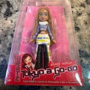 New Bratz SASHA Tokyo-A-Go-Go Doll Flashback Mini 2”  Bratz World Series 1